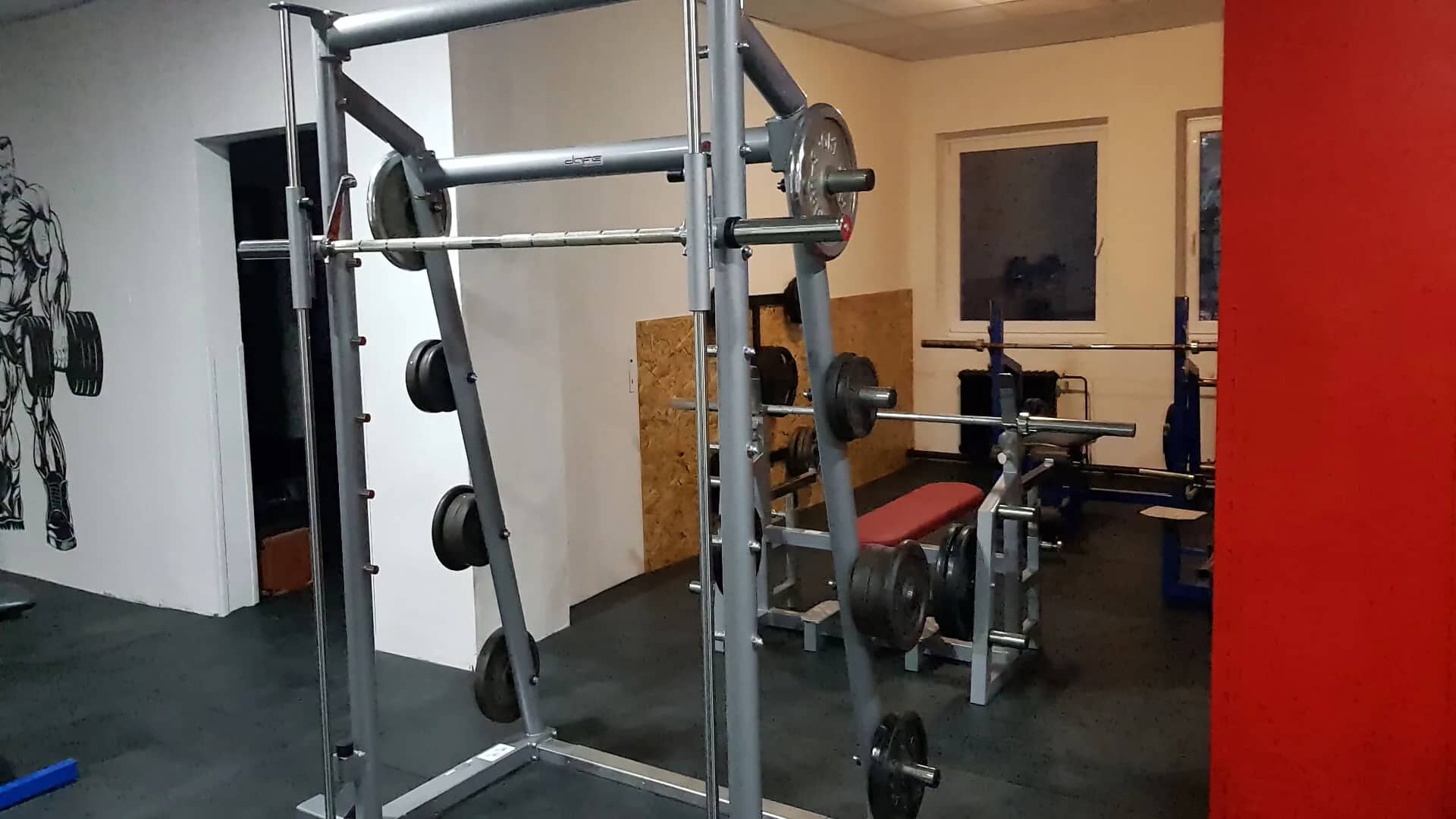 Multipress a lavice v činkárni